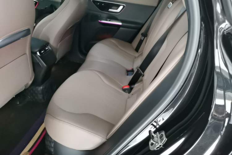 Used Mercedes-Benz EQE SUV 2024 500 4MATIC Pioneer Edition Left Rear Seat