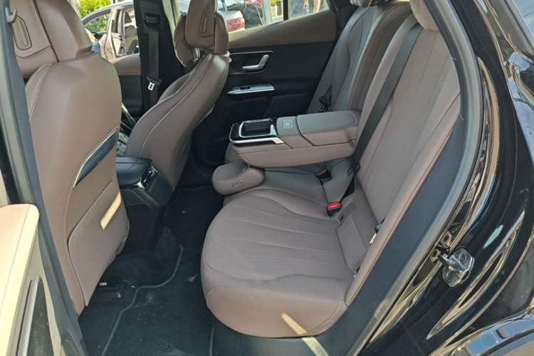 Used Mercedes-Benz EQE SUV 2024 500 4MATIC Luxury Edition Left Rear Seat