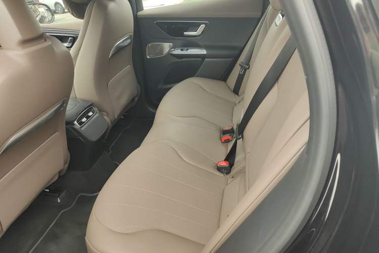Used Mercedes-Benz EQE SUV 2024 500 4MATIC Luxury Edition Left Rear Seat