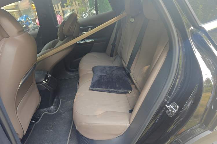 Used Mercedes-Benz EQE SUV 2024 500 4MATIC Pioneer Edition Left Rear Seat