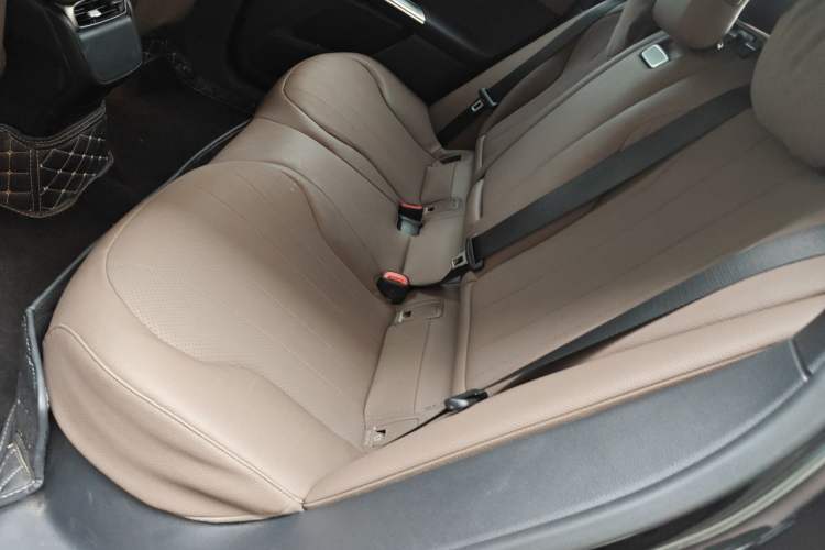 Used Mercedes-Benz EQE SUV 2024 500 4MATIC Pioneer Edition Left Rear Seat