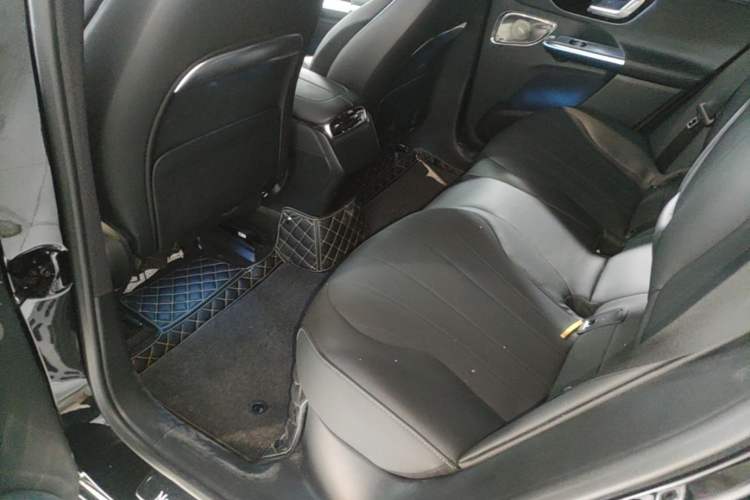 Used Mercedes-Benz EQE SUV 2024 500 4MATIC Luxury Edition Left Rear Seat