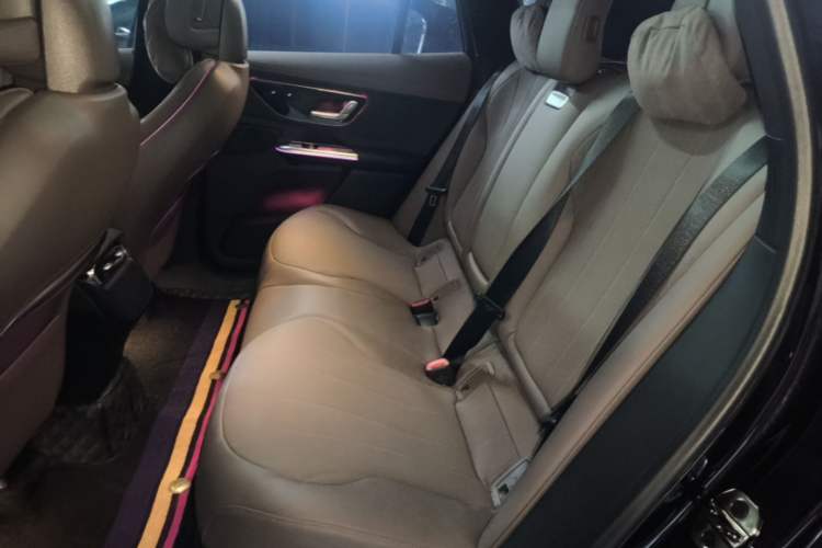 Used Mercedes-Benz EQE SUV 2024 500 4MATIC Pioneer Edition Left Rear Seat
