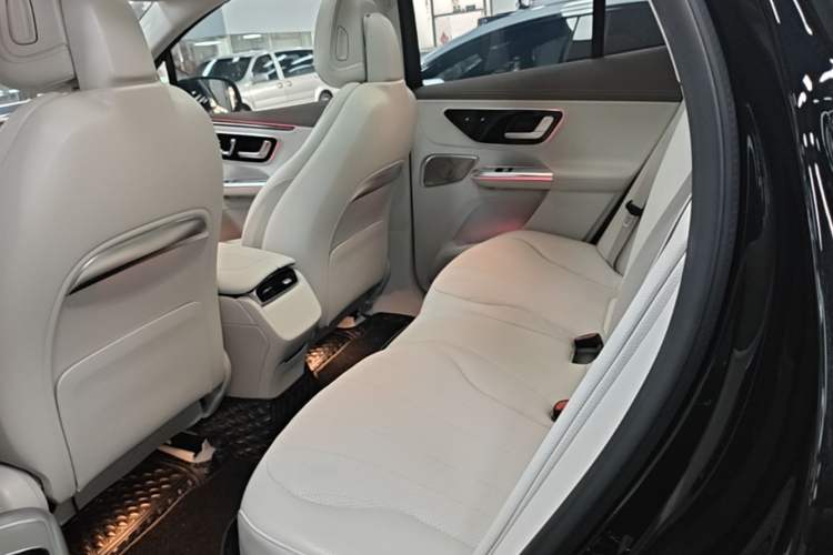 Used Mercedes-Benz EQE SUV 2024 350 4MATIC Luxury Edition Left Rear Seat