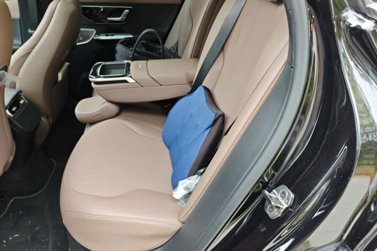 Used Mercedes-Benz EQE SUV 2024 350 4MATIC Luxury Edition Left Rear Seat