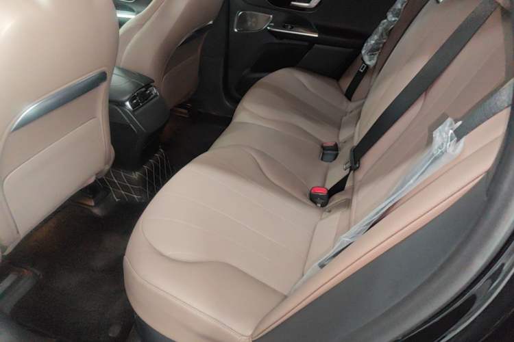 Used Mercedes-Benz EQE SUV 2024 500 4MATIC Luxury Edition Left Rear Seat