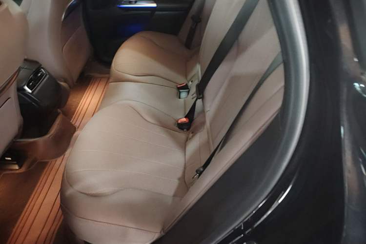 Used Mercedes-Benz EQE SUV 2024 500 4MATIC Pioneer Edition Left Rear Seat