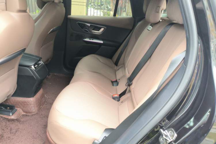 Used Mercedes-Benz EQE SUV 2024 500 4MATIC Pioneer Edition Left Rear Seat