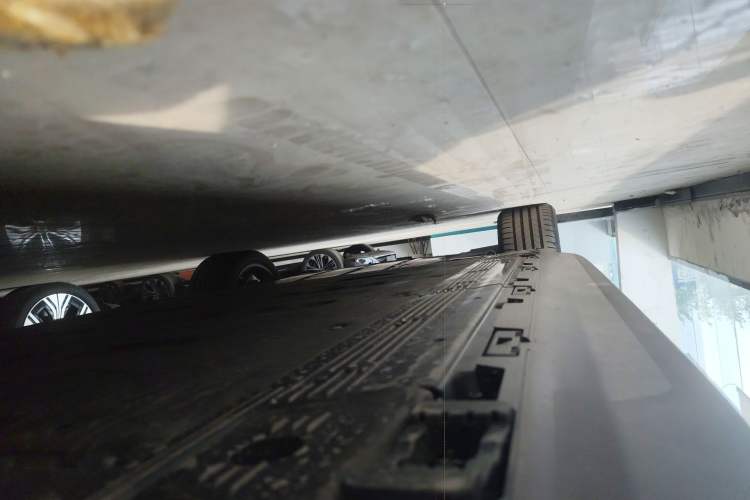 Used Mercedes-Benz EQE SUV 2024 500 4MATIC Luxury Edition Left Side Sill