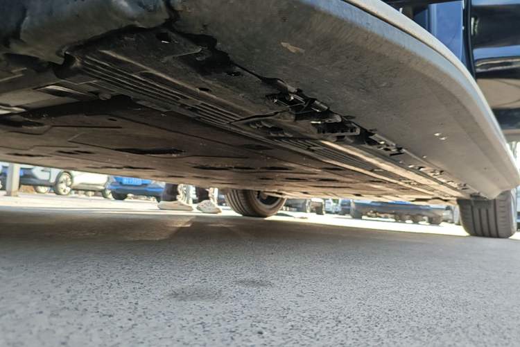 Used Mercedes-Benz EQE SUV 2024 500 4MATIC Luxury Edition Left Side Sill
