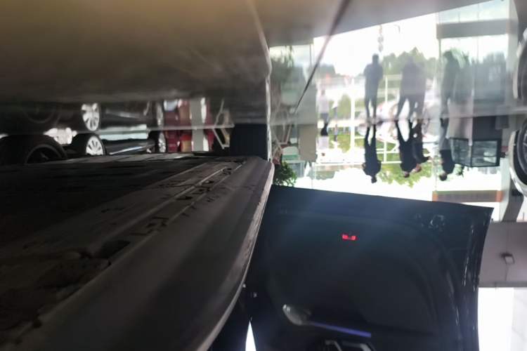 Used Mercedes-Benz EQE SUV 2024 500 4MATIC Luxury Edition Left Side Sill