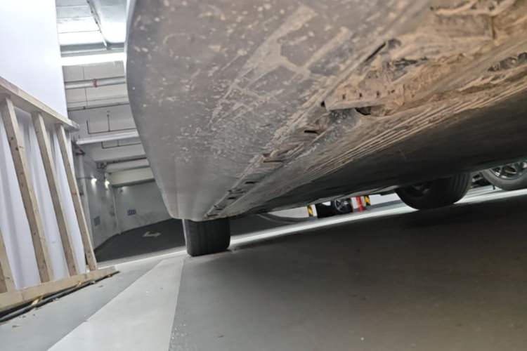 Used Mercedes-Benz EQE SUV 2024 350 4MATIC Luxury Edition Left Side Sill