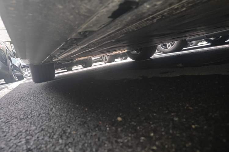 Used Mercedes-Benz EQE SUV 2024 500 4MATIC Luxury Edition Left Side Sill