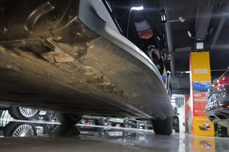 Used Mercedes-Benz EQE SUV 2024 500 4MATIC Pioneer Edition Left Side Sill