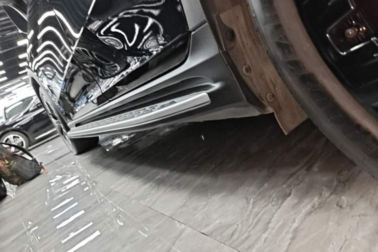 Used Mercedes-Benz EQE SUV 2024 350 4MATIC Luxury Edition Left Side Sill