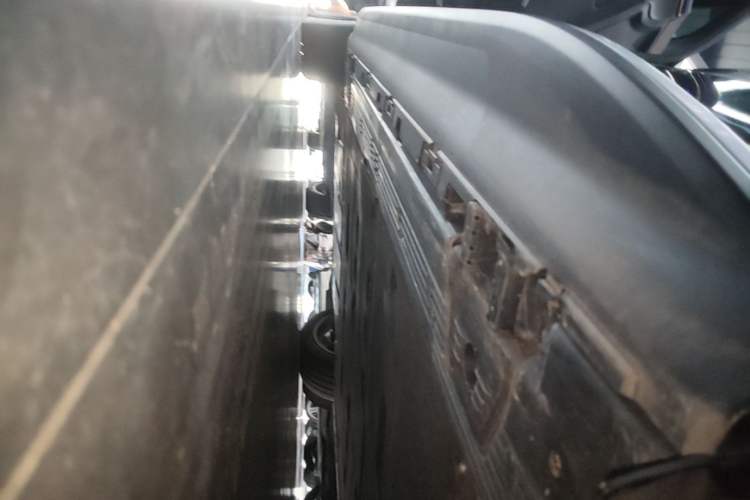 Used Mercedes-Benz EQE SUV 2024 500 4MATIC Left Side Sill