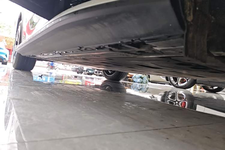 Used Mercedes-Benz EQE SUV 2024 500 4MATIC Pioneer Edition Left Side Sill