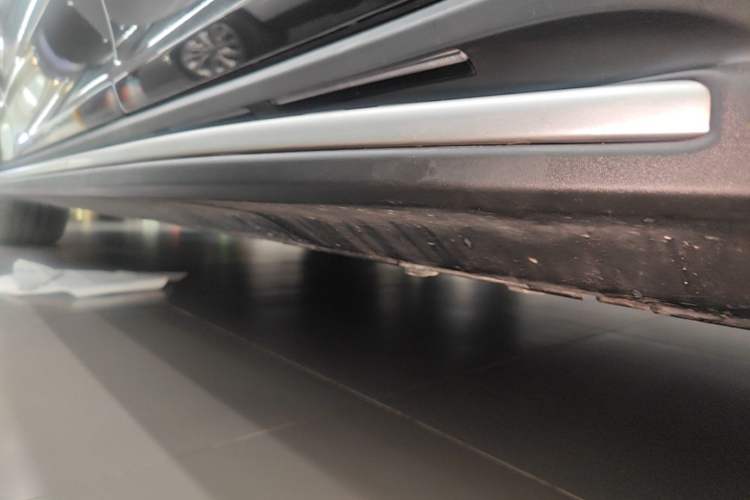 Used Mercedes-Benz EQE SUV 2024 500 4MATIC Luxury Edition Left Side Sill