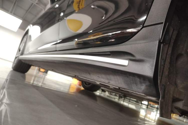 Used Mercedes-Benz EQE SUV 2024 500 4MATIC Pioneer Edition Left Side Sill