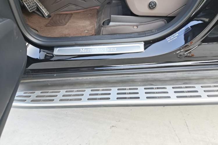 Used Mercedes-Benz EQE SUV 2024 500 4MATIC Luxury Edition Left Side Sill