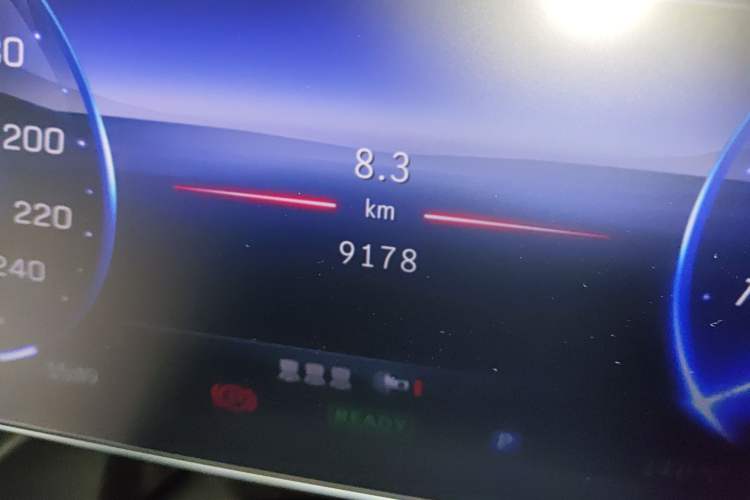 Used Mercedes-Benz EQE SUV 2024 500 4MATIC Luxury Edition Odometer Close Up