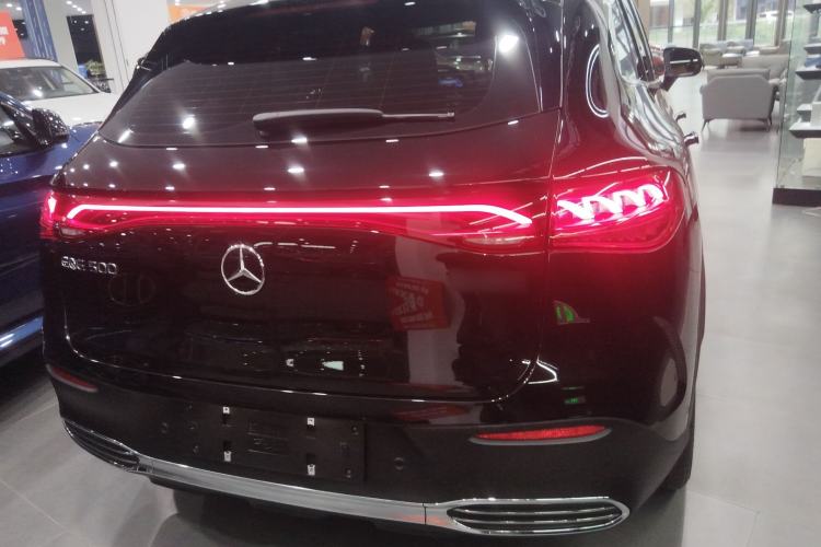 Used Mercedes-Benz EQE SUV 2024 500 4MATIC Luxury Edition Rear Right 45 Deg