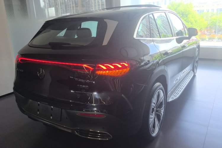 Used Mercedes-Benz EQE SUV 2024 500 4MATIC Pioneer Edition Rear Right 45 Deg