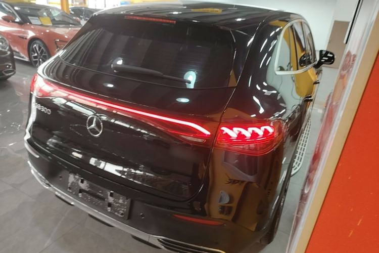Used Mercedes-Benz EQE SUV 2024 500 4MATIC Pioneer Edition Rear Right 45 Deg