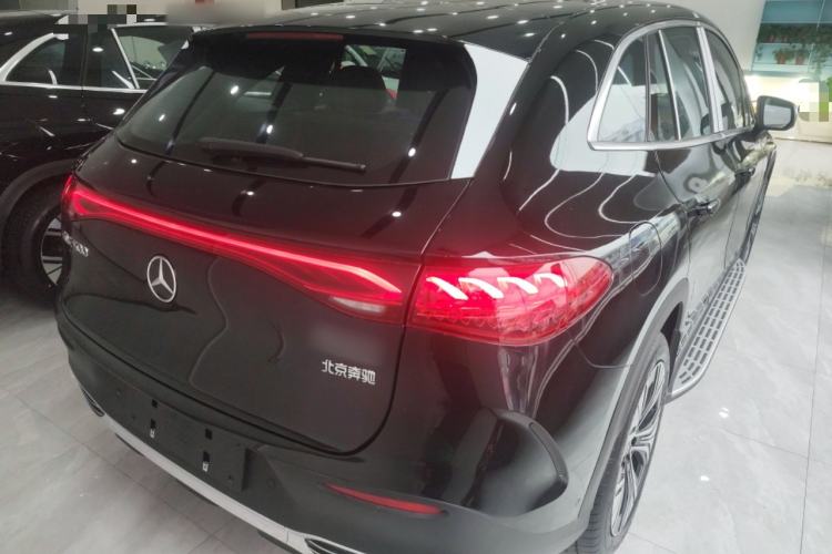Used Mercedes-Benz EQE SUV 2024 500 4MATIC Luxury Edition Rear Right 45 Deg
