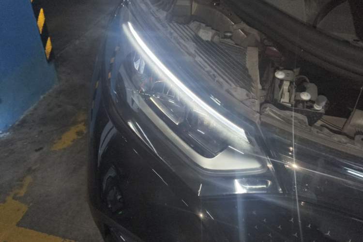 Used Mercedes-Benz EQE SUV 2024 500 4MATIC Pioneer Edition Right Front Headlight