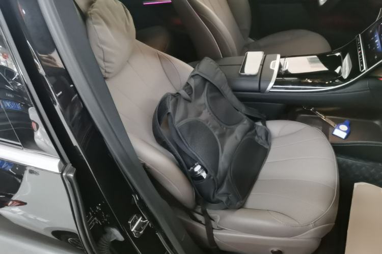 Used Mercedes-Benz EQE SUV 2024 500 4MATIC Pioneer Edition Right Front Seat