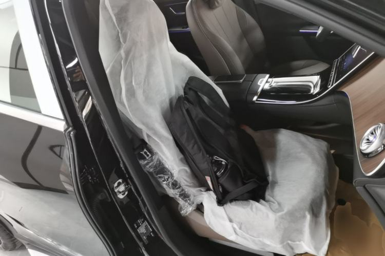 Used Mercedes-Benz EQE SUV 2024 500 4MATIC Pioneer Edition Right Front Seat