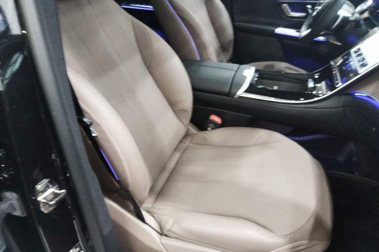 Used Mercedes-Benz EQE SUV 2024 500 4MATIC Luxury Edition Right Front Seat