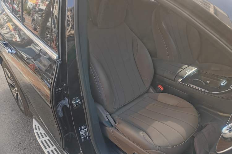 Used Mercedes-Benz EQE SUV 2024 350 4MATIC Luxury Edition Right Front Seat