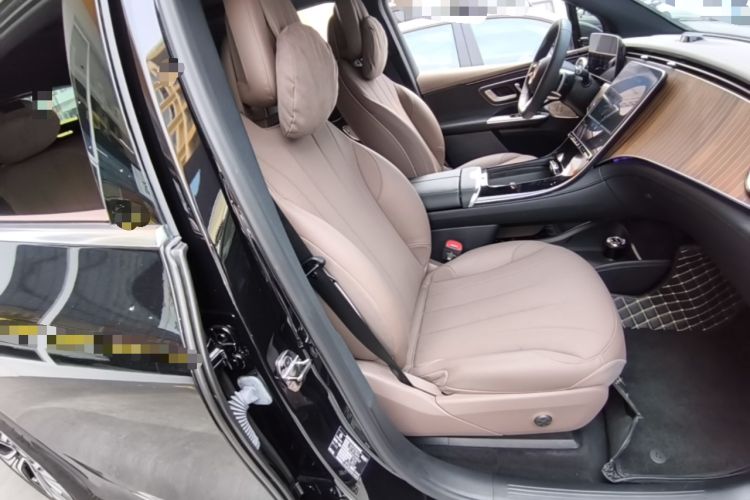Used Mercedes-Benz EQE SUV 2024 500 4MATIC Luxury Edition Right Front Seat