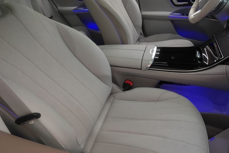 Used Mercedes-Benz EQE SUV 2024 500 4MATIC Luxury Edition Right Front Seat