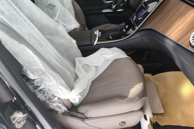 Used Mercedes-Benz EQE SUV 2024 500 4MATIC Luxury Edition Right Front Seat