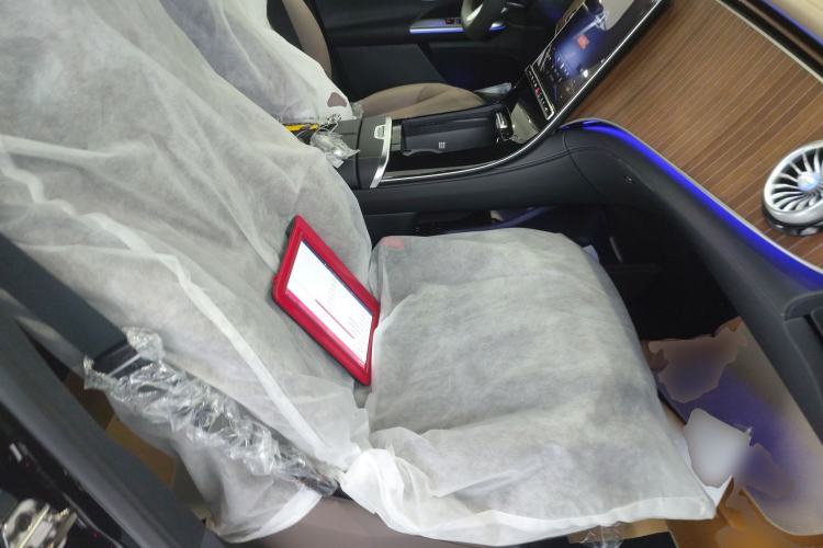 Used Mercedes-Benz EQE SUV 2024 500 4MATIC Pioneer Edition Right Front Seat