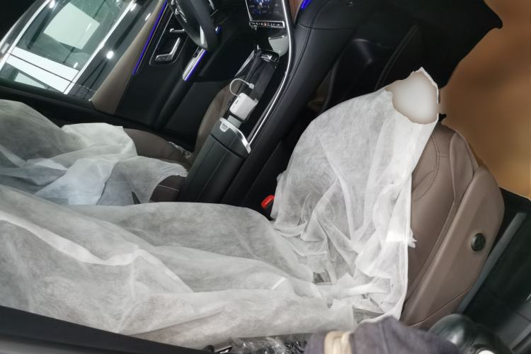 Used Mercedes-Benz EQE SUV 2024 500 4MATIC Pioneer Edition Right Front Seat