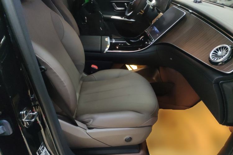 Used Mercedes-Benz EQE SUV 2024 500 4MATIC Luxury Edition Right Front Seat