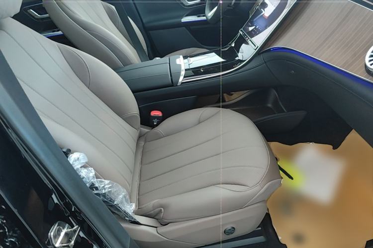 Used Mercedes-Benz EQE SUV 2024 500 4MATIC Luxury Edition Right Front Seat