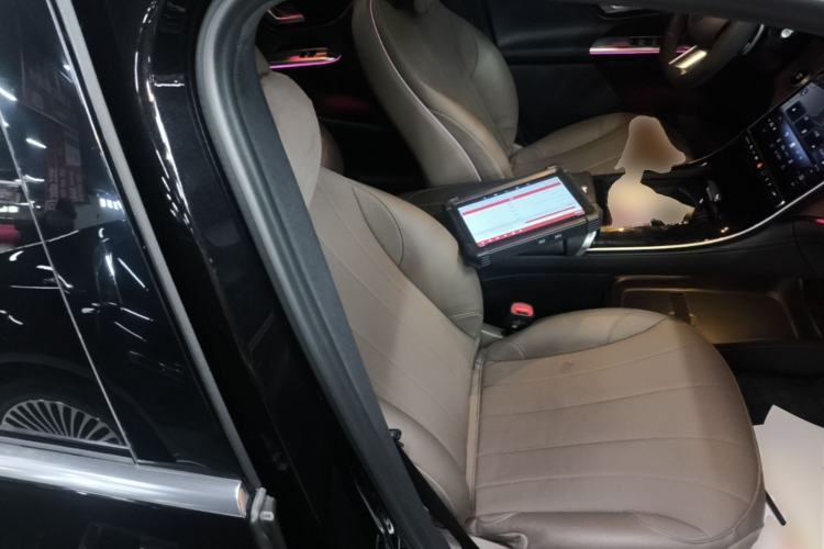 Used Mercedes-Benz EQE SUV 2024 500 4MATIC Pioneer Edition Right Front Seat