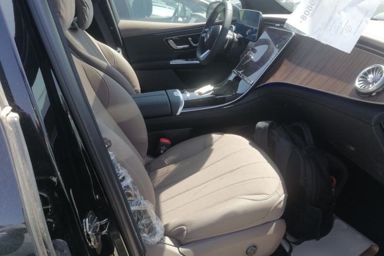 Used Mercedes-Benz EQE SUV 2024 500 4MATIC Pioneer Edition Right Front Seat