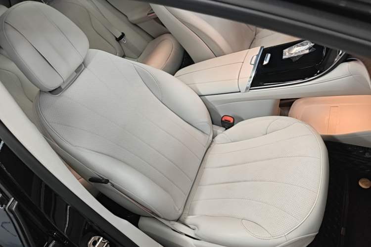 Used Mercedes-Benz EQE SUV 2024 350 4MATIC Luxury Edition Right Front Seat