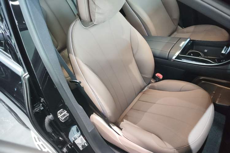 Used Mercedes-Benz EQE SUV 2024 500 4MATIC Right Front Seat