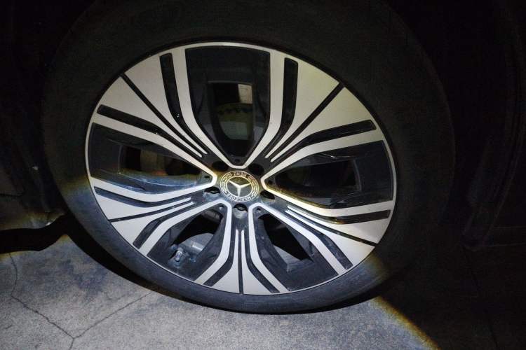 Used Mercedes-Benz EQE SUV 2024 500 4MATIC Luxury Edition Right Front Wheel Hub
