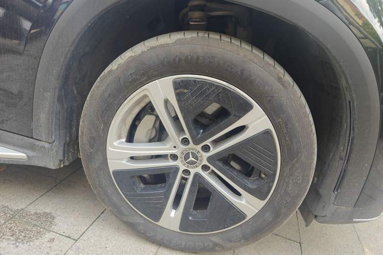 Used Mercedes-Benz EQE SUV 2024 500 4MATIC Pioneer Edition Right Front Wheel Hub