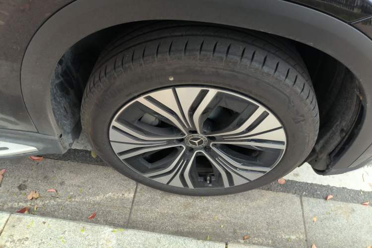Used Mercedes-Benz EQE SUV 2024 500 4MATIC Pioneer Edition Right Front Wheel Hub