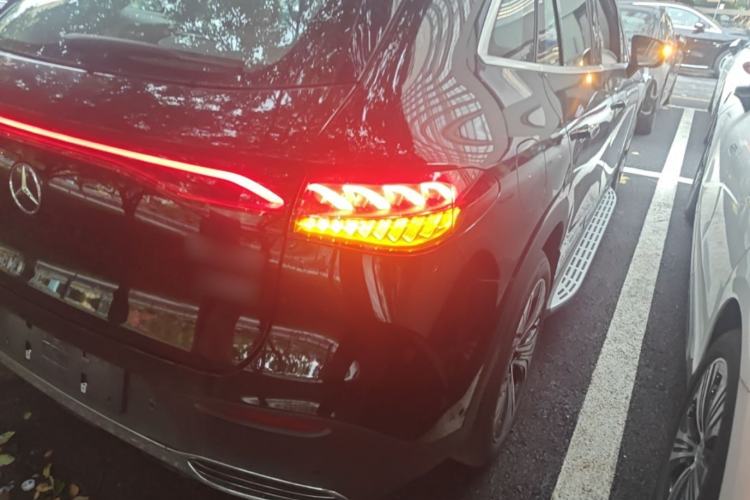 Used Mercedes-Benz EQE SUV 2024 500 4MATIC Luxury Edition Right Rear Taillight