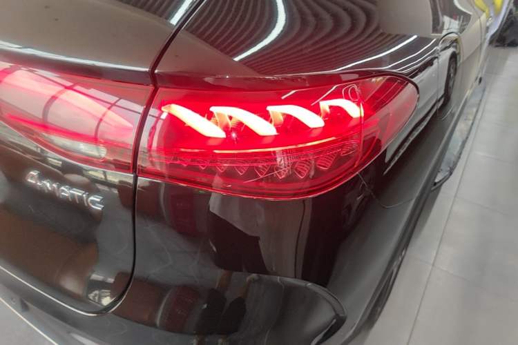 Used Mercedes-Benz EQE SUV 2024 500 4MATIC Luxury Edition Right Rear Taillight